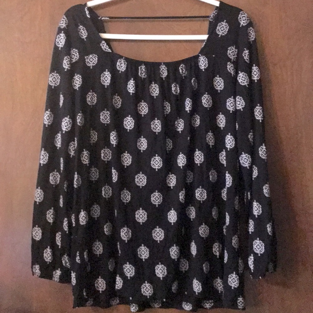 Old Navy Black and White Scoop Neck Long Sleeve